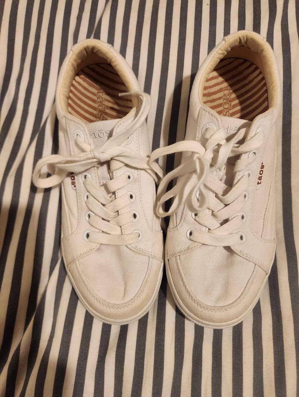 Taos Footwear Moc Star White Canvas Sneakers with Brown Striped Insoleos Sz 7.5